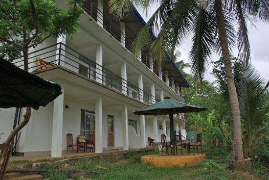 Hasthi Lake Resort Habarana Exterior photo