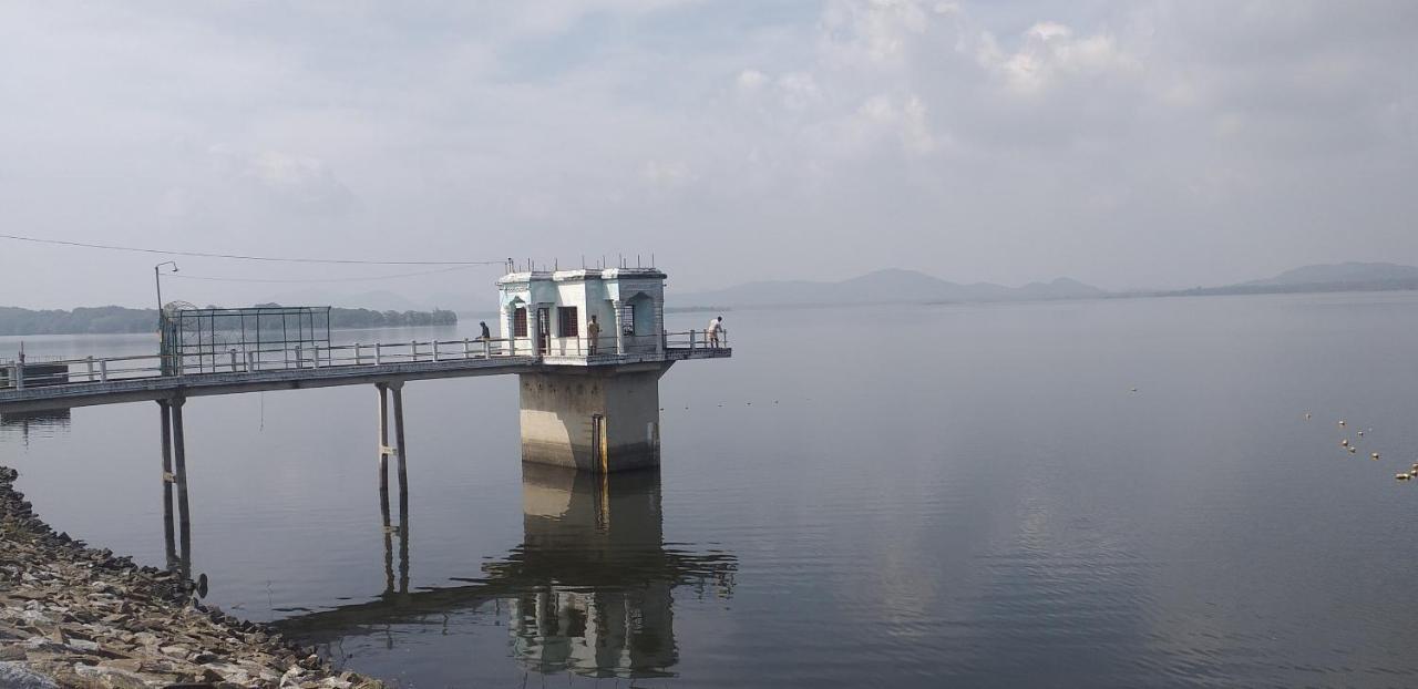 Hasthi Lake Resort Habarana Exterior photo